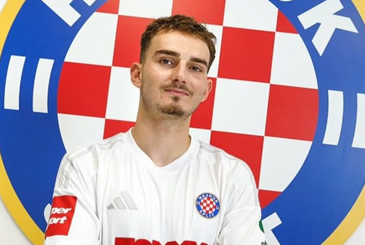 Pajaziti prezantohet te Hajduk Split