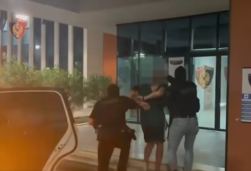 Pamje nga arrestimi i personave që mbyten me litar në fyt 23 vjeçarin