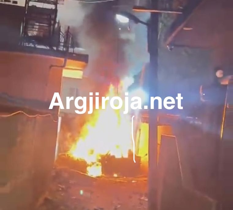 Pamje nga Saranda/ Hidhet në erë me tritol një makinë