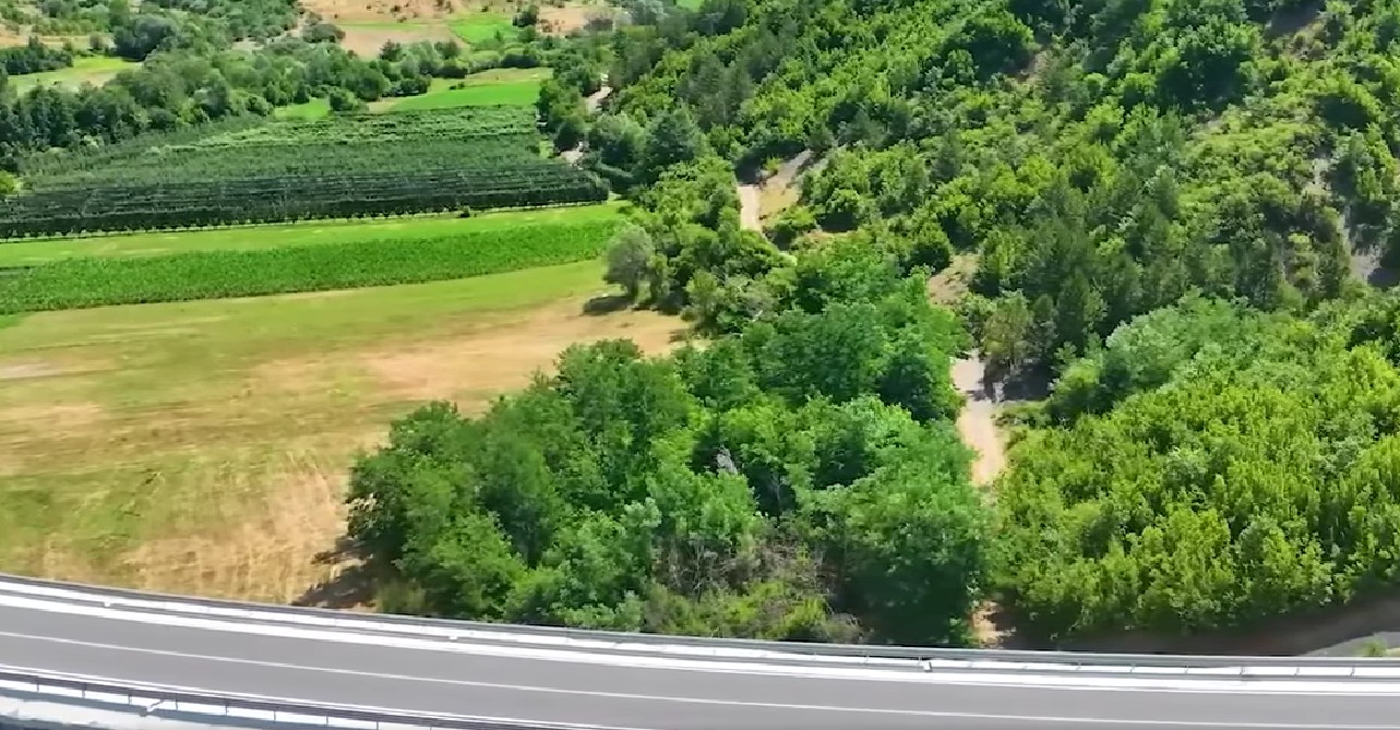 Pamjet fantastike nga rruga e re Ersekë – Leskovik: Një një udhëtim magjepsës përmes natyrës së pazbuluar të kësaj zone