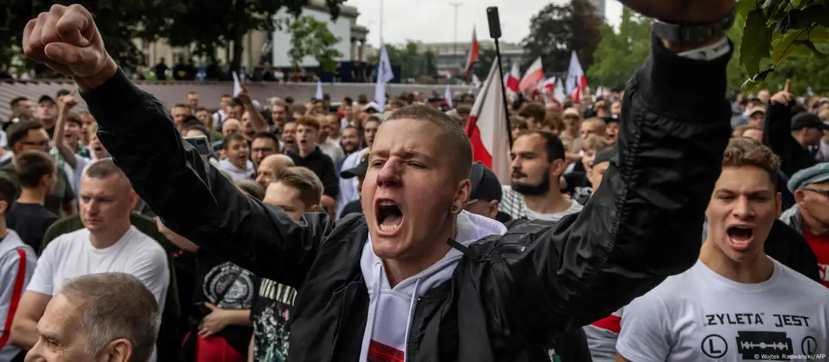 Partia e ekstremit të djathtë, “Konfederacja” e njohur si anti-evropiane dhe homofobike, nxjerr në rrugë Poloninë kundër migrantëve