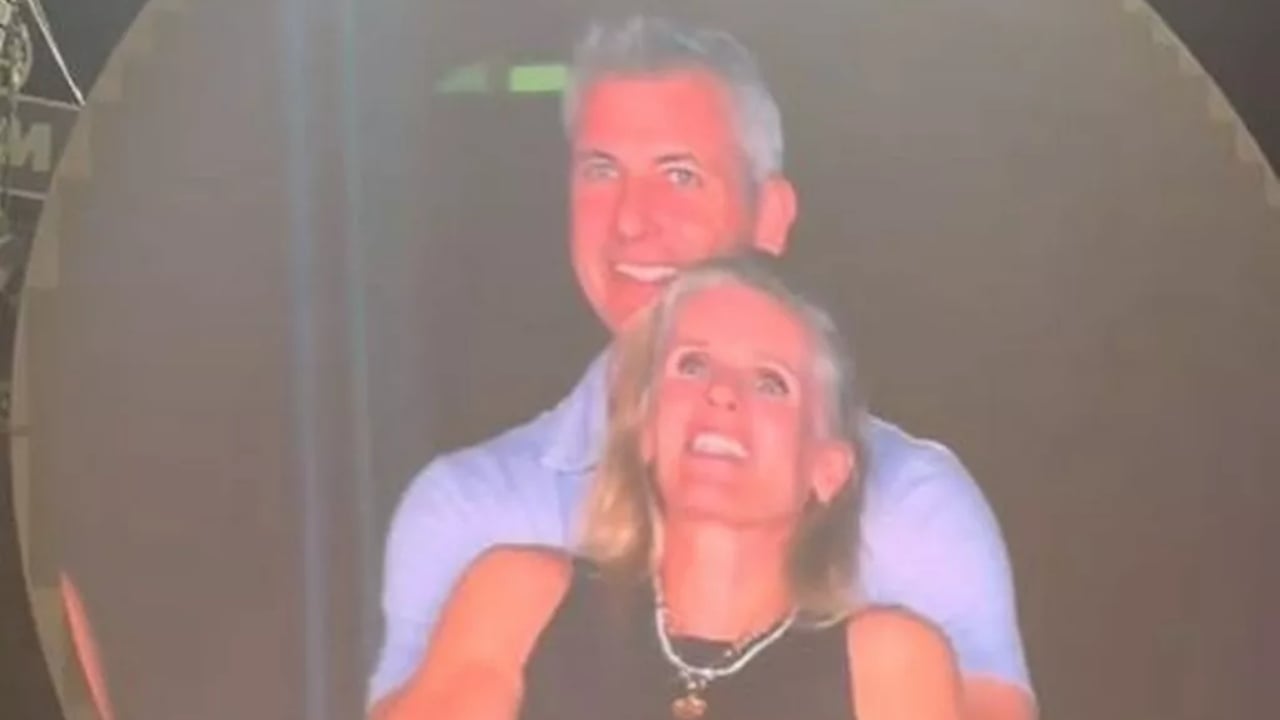 Pas reagimit të biznesmenit që u kap duke u përqafuar me kolegen në një koncert bëri gjiron në internet, reagon kompania e tij: Deklarata e rreme