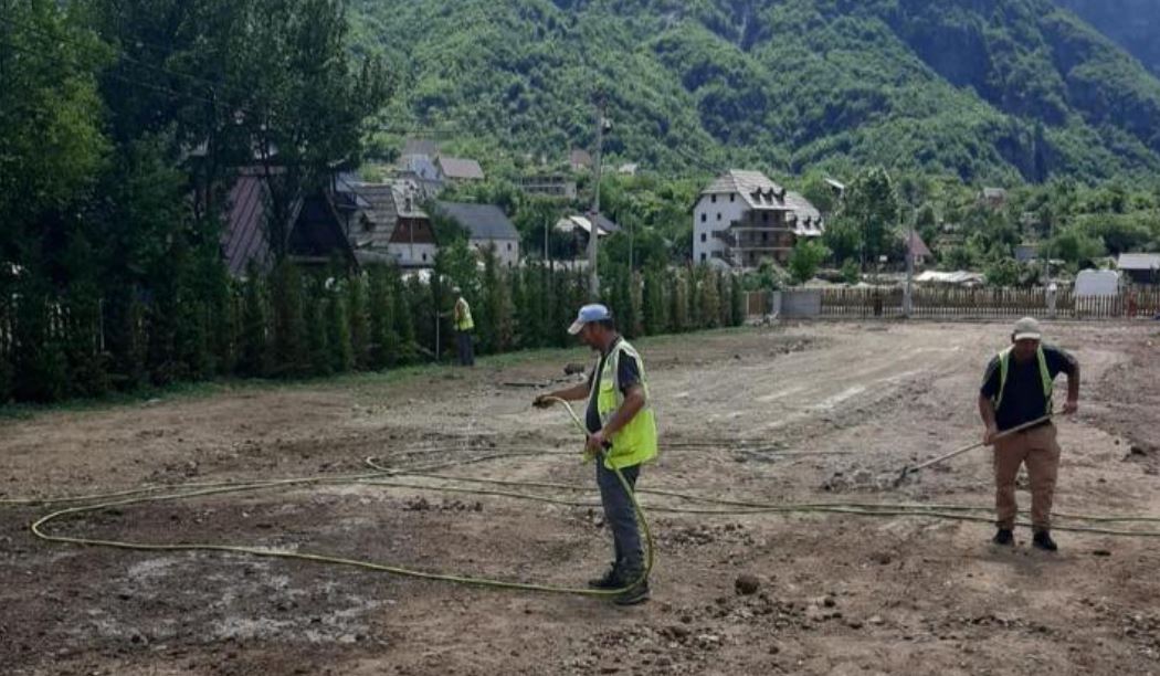 Pas shembjeve, nis rehabilitimi i Thethit. Mbillet bar në vendin e objekteve (FOTO)