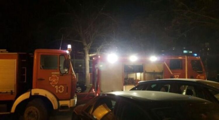 Përfshihet nga flakët një magazinë me lëndë drusore në Kurbin