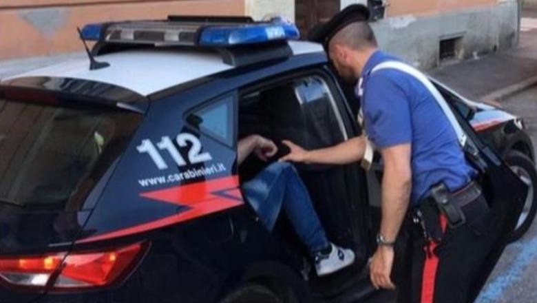 Përleshja mes shqiptarëve zbulon arsenalin e armatimit, arrestohet 36-vjeçari në Itali