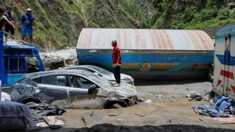 Përmbytje masive në Kinën jugperëndimore: Mbi 10 mijë të evakuuar, lumenjtë kapërcejnë nivelet e rrezikut