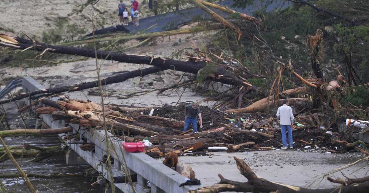 Përmbytjet në Teksas vrasin 51 persona, 30 fëmijë të zhdukur