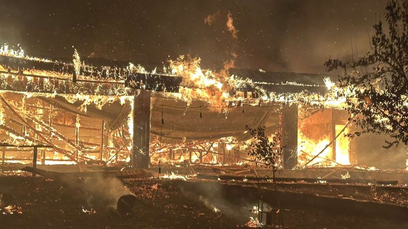 Përshihet nga flakët, shkrumbohet restoranti në Theth. Zjarri vihet nën kontroll nga ndërhyrja e banorëve