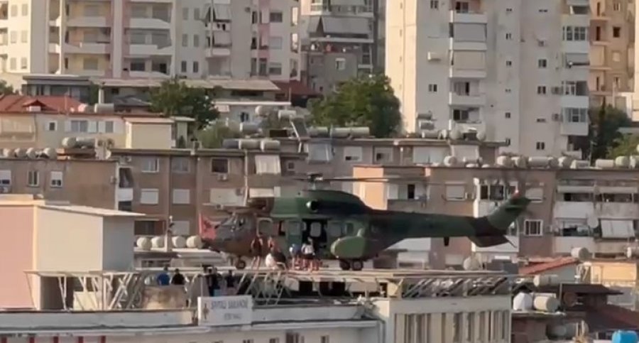 Pësoi djegie në trup gjatë shuarjes së zjarrit në Senicë, shefi i komisariatit të Delvinës dërgohet me helikopter drejt Spitalit të Traumës