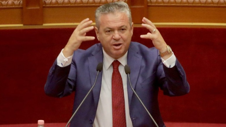 “Po prisni shtatorin për revolucion imagjinar”, Murrizi ironizon krerët e PD: Spurdhjakë e palaço që u mbyllën në lista si qentë në stan!