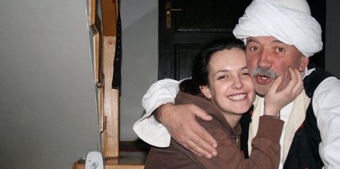 Poezi prekëse nga Çun Lajçi: Kur vllau i shkon motrës te varri