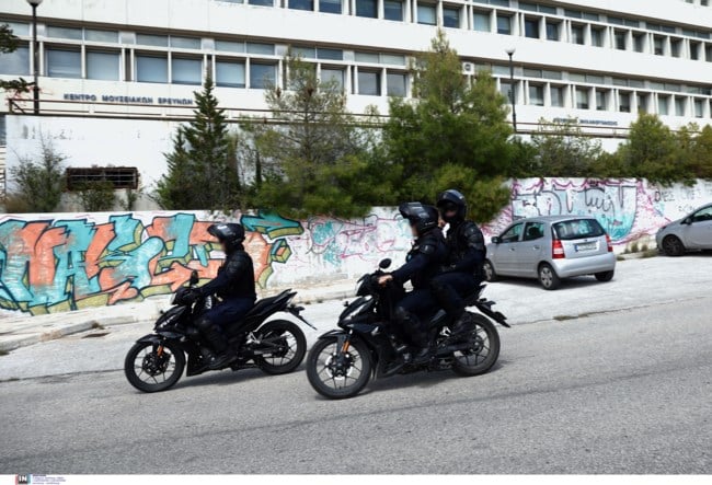 Polici grek bashkëpunonte me shqiptarë për drogën në Mykonos, atij dhe partneres shqiptare u zbulohen 5 mln euro