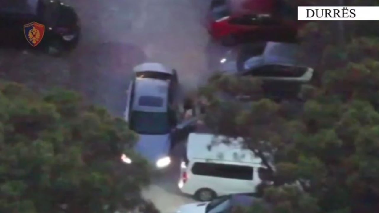 Policia aksion në Durrës/ Sekuestrohet drogë, dy jelekë antiplumb dhe armë, tre në pranga