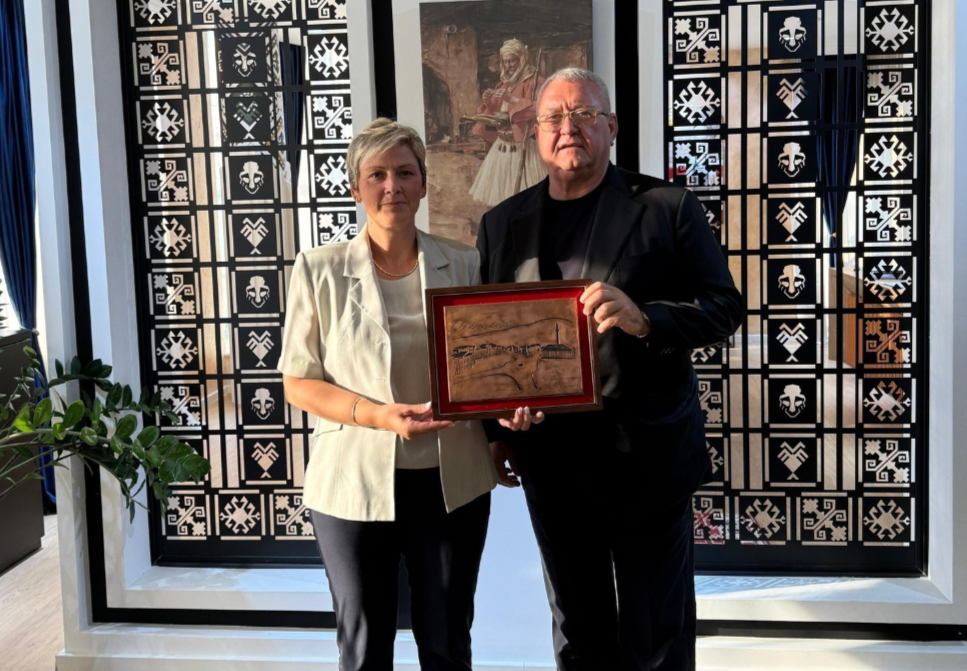 Presidenti Duka pritet në një takim zyrtar nga Kryetarja e Komunës së Preshevës, Ardita Sinani