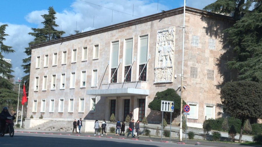 Prodhimi dhe tregtimi i municioneve të kalibrave të vegjël e të mesëm, miratohen kushtet e negocimit