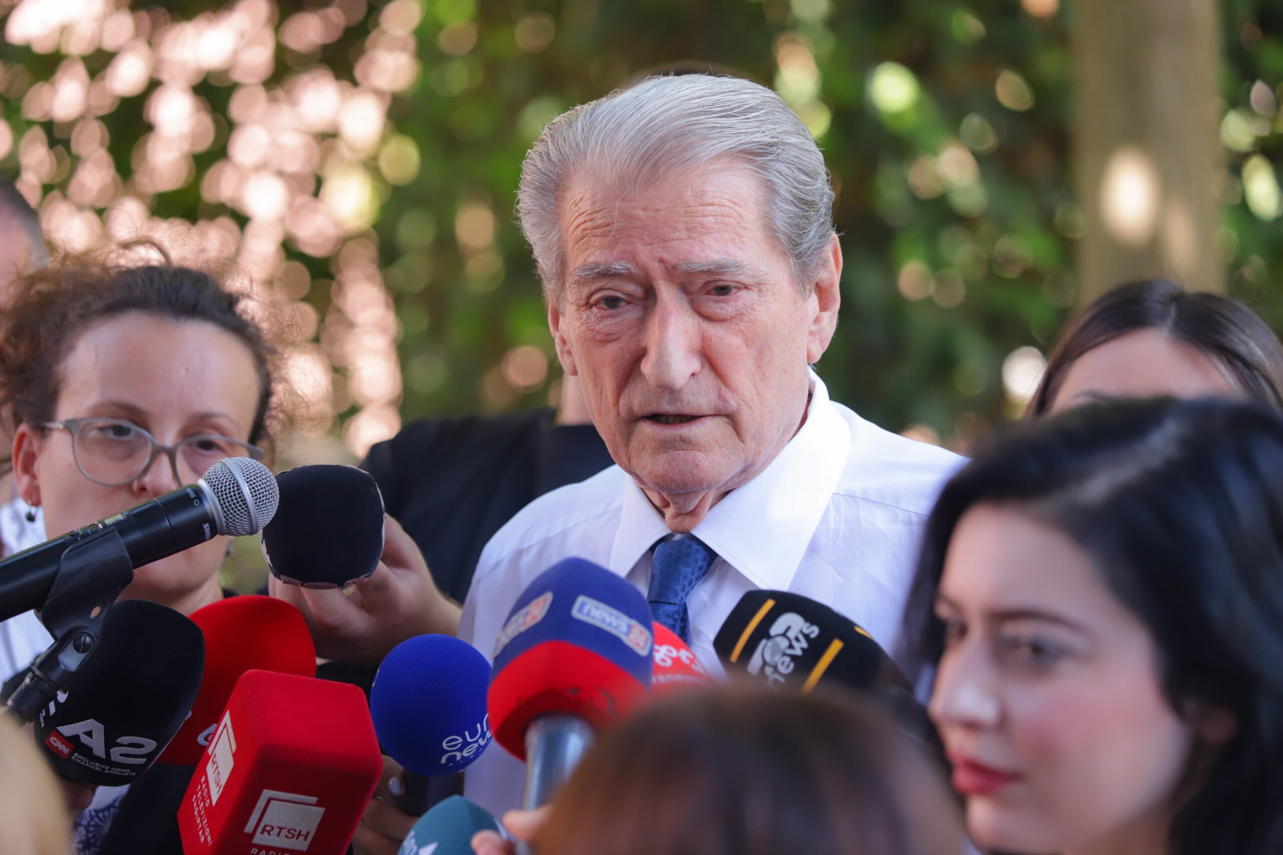 Protestat për djegien mbetjeve në Elbasan, Berisha: Nuk na kanë ftuar