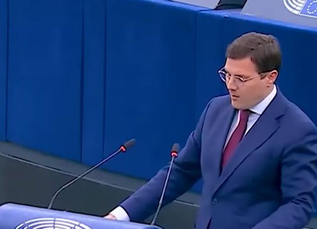 “Pse gjermanët të financojnë luksin e politikanëve të korruptuar”/ Eurodeputeti kundër anëtarësimit të Shqipërisë në BE