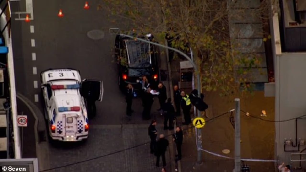 Qendra kryesore tregtare në Melbourne tronditet nga një tjetër sulm me thikë, sulmuesi bërtet ‘Allahu Akbar’