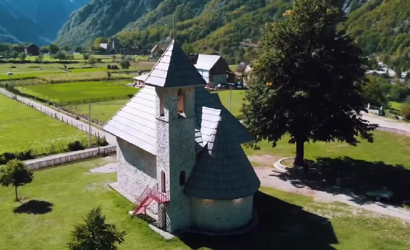 Qendra shëndetësore verore në zemër të Thethit: Në gatishmëri për turistët e vendasit çdo ditë