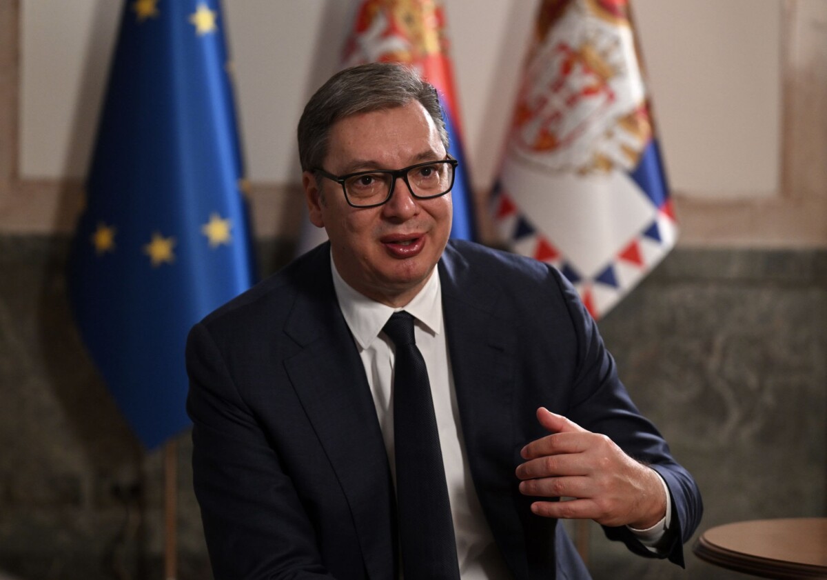 Qeveria e Vuçiçit po varet “në fije të perit”, ja çfarë parashikon diplomatja e njohur