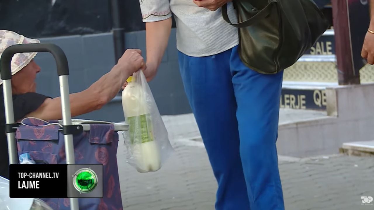 Qumësht në treg pa faturë, fermerët tregojnë se është TVSH-ja ajo që i mban larg kuponit tatimor