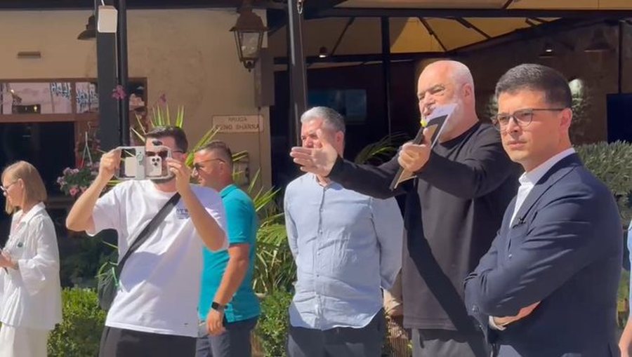 Qytetarja kërkon ta takojë, Rama sillet arrogant: Ik tani, mos më hajde nga mbrapa (Video)