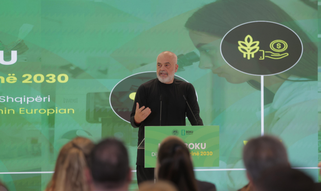 Rama në UBT: Kur hyje në klasa duhet të kaloje në pazarin e të brendshmeve