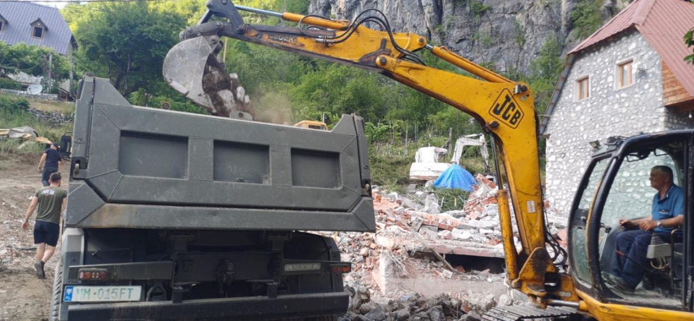 Rama reagon për aksionin në Theth: Mbi 100 objekte të paligjshme të shembura, nis faza e dytë e Rilindjes Urbane