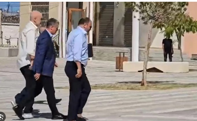 Rama shkon në Vlorë, takim të papritur në bashki