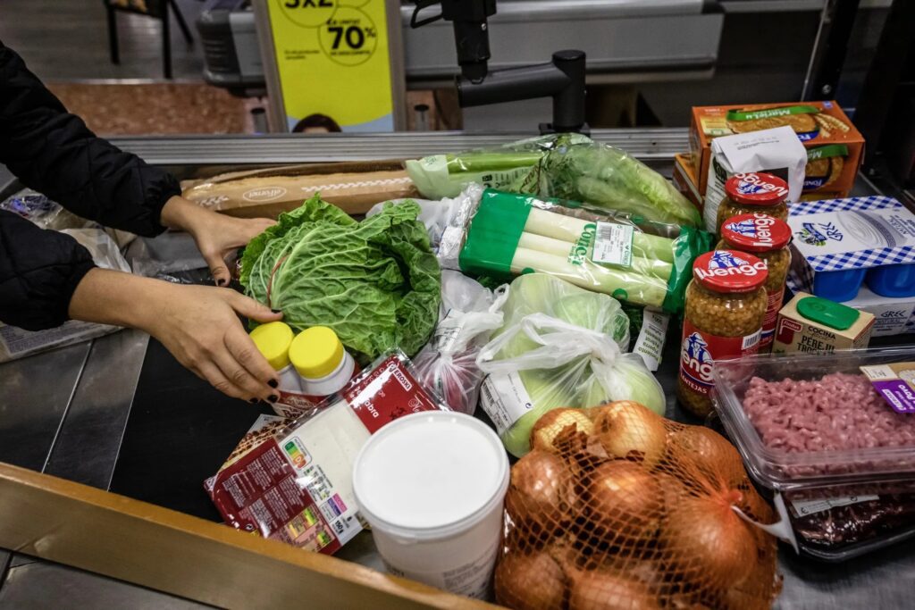 Rënia e prodhimit vendas, importet e ushqimeve rriten me 33% më 2021 – 2025