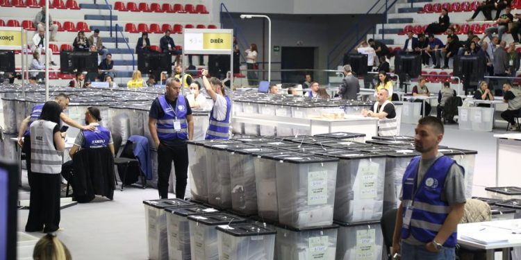 Rinumërimi për Fierin në ditën e dytë, gazetarja: Hapja e kutive zbeh shpresat e Lapajt për një mandat