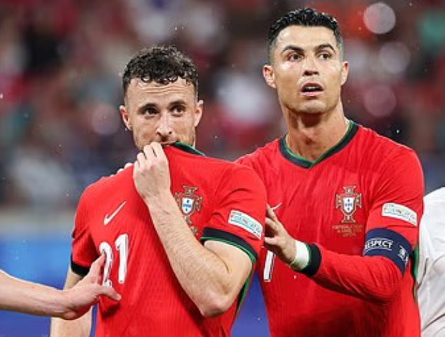 Ronaldo zhgënjeu të gjithë, ja përse mungoi në funeralin e Diogo Jotës dhe vëllait të tij