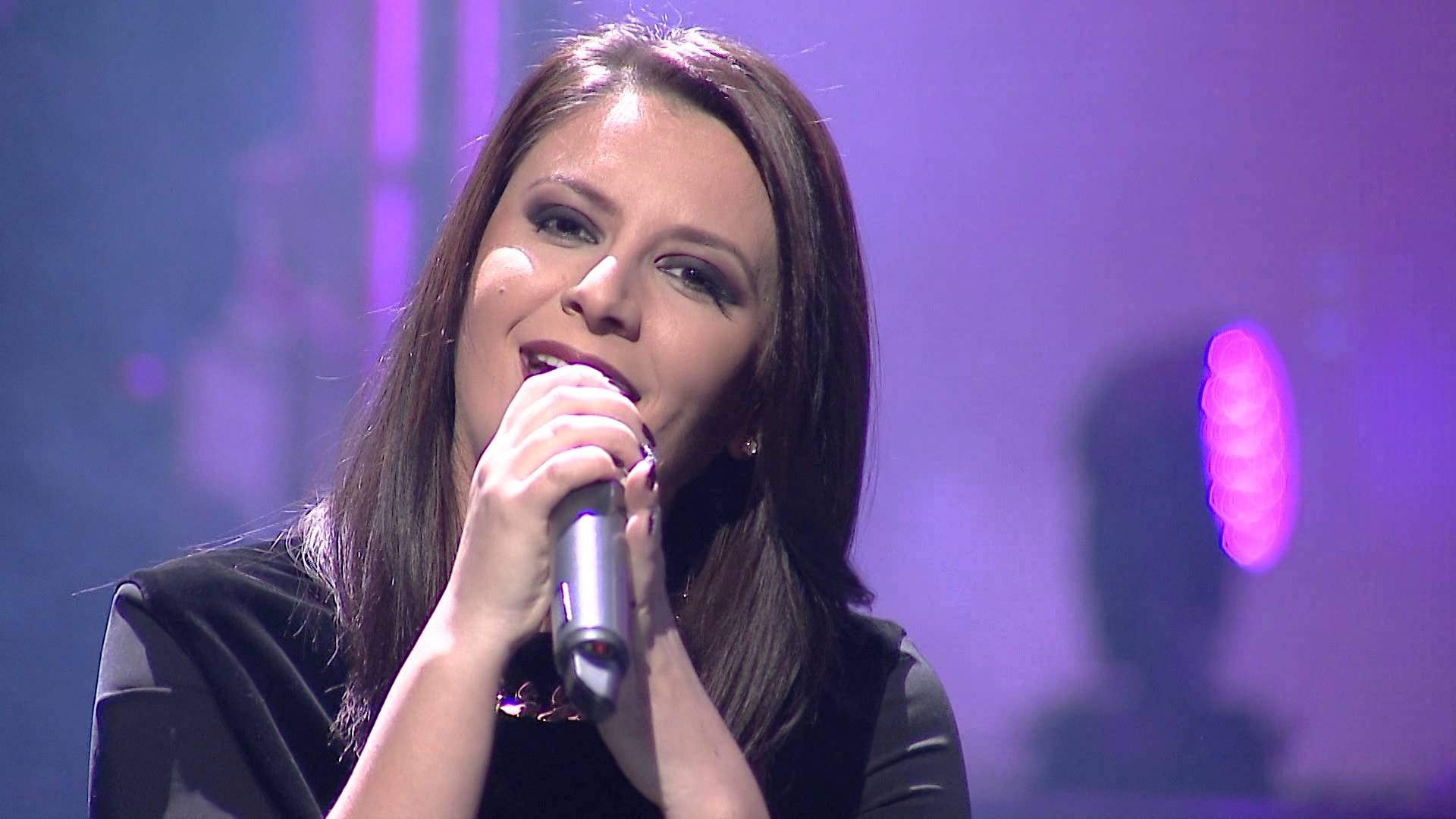 Rosela Gjylbegu interpreton këngën “Kur të jesh mërzitur shumë” (teksti: Dritëro Agolli)