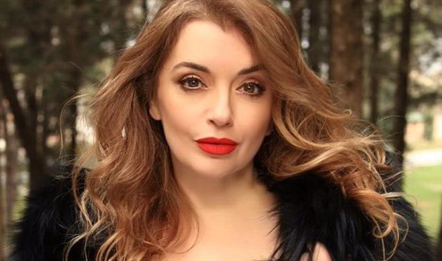 Rovena Dilo: Sa herë të kam pritur te vendi që ne dimë… (teksti dhe kënga)