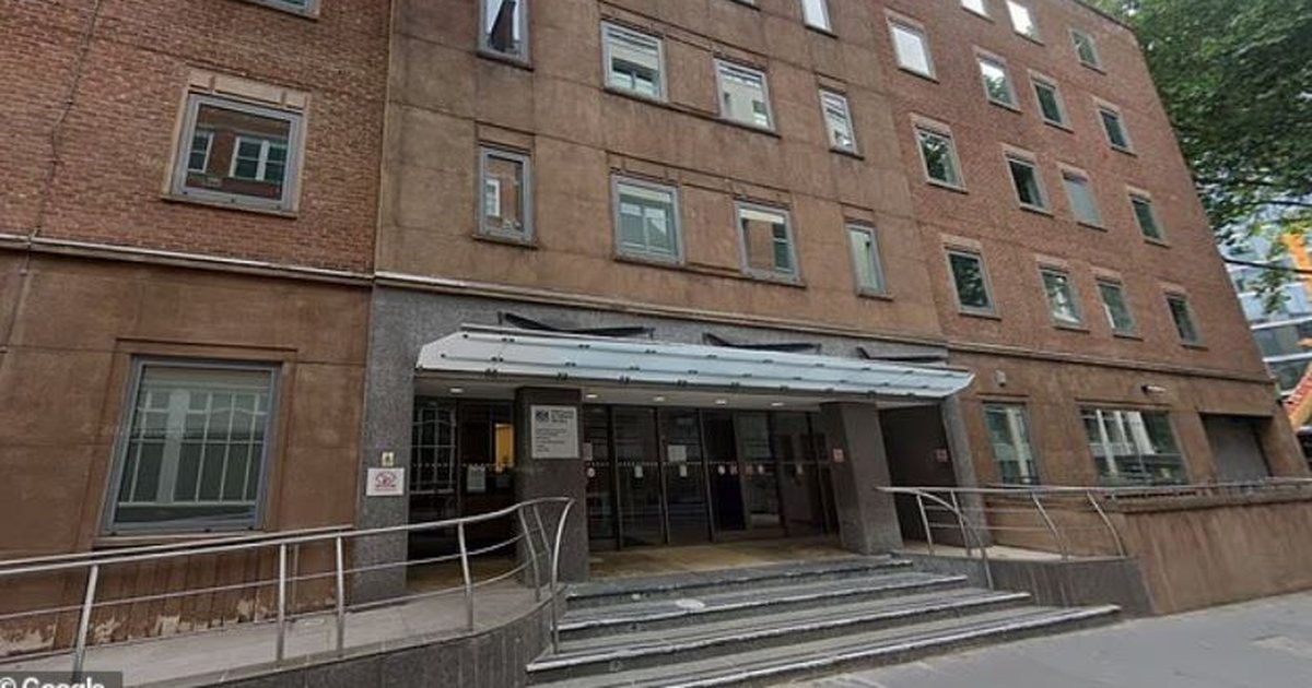 Rrahu shokun e fëmijërisë me çadër, shqiptari fiton të drejtën për të qëndruar në Angli