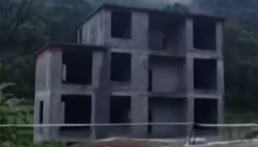 Rrëshqitje masive dheu/ Kinë, shembet ndërtesa dhe përfundon në lumë