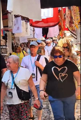 Rrugicat me turistë, traditë dhe histori të Pazarit të Krujës