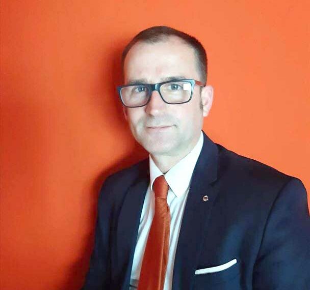 Rudi Sata: Ministri Gonxhja urgjentisht duhet të bëjë për artistët një kontratë pune profesionale