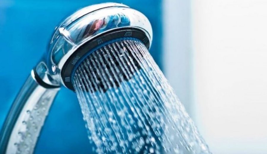 Sa herë në ditë duhet të bëjmë dush gjatë verës?