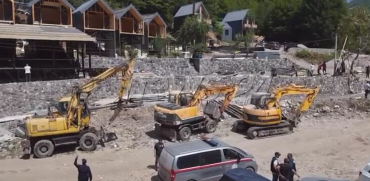 Shembet godina e fundit 3-katëshe me tritol në Theth