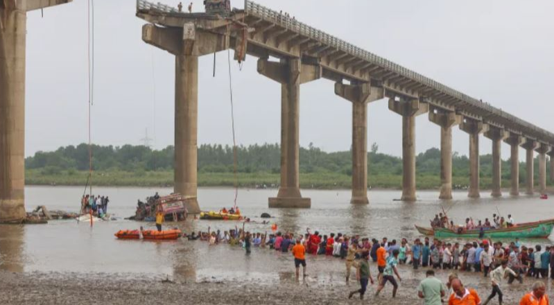 Shembet ura në Indi, humbin jetën 9 persona