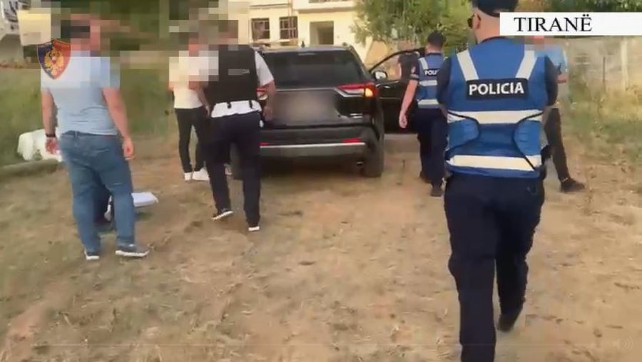 Shisnin kokainë në Tiranë, arrestohen dy persona