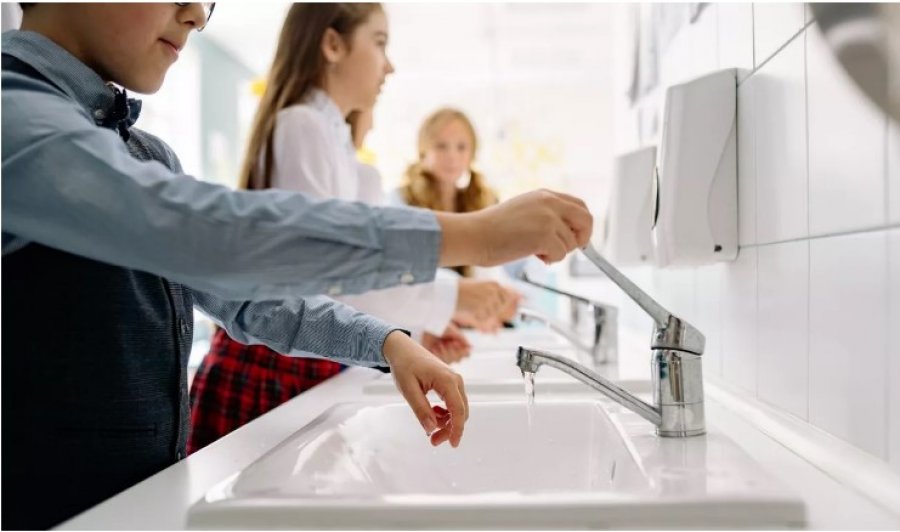 Shkencëtarët paralajmërojnë se një lloji bakteri rezistent ndaj antibiotikëve po përhapet në Evropë