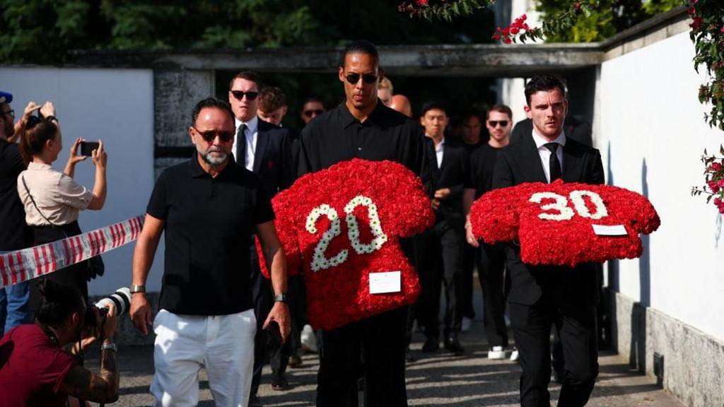 Shokët e Liverpool-it dhe kombëtares, Ruben Neves mban arkivolin. Lamtumira prekëse për Diogo Jota dhe vëllain e tij