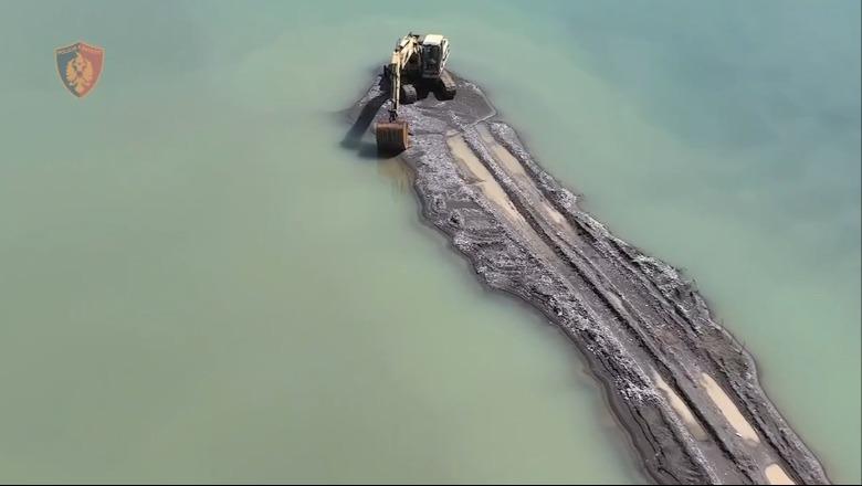 Shpallet në kërkim administratori i firmës/ Merrnin inerte në lumin Mat, në hetim tre punonjës, sekuestrohen…