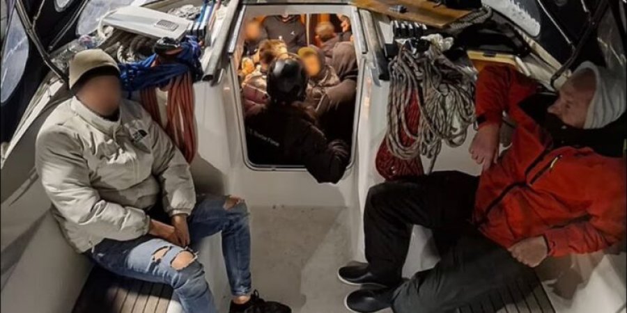 Shqiptari kontrabandonte 21 emigrantë me jaht luksoz, dënohet me 7 vite e 10 muaj burg në Britani