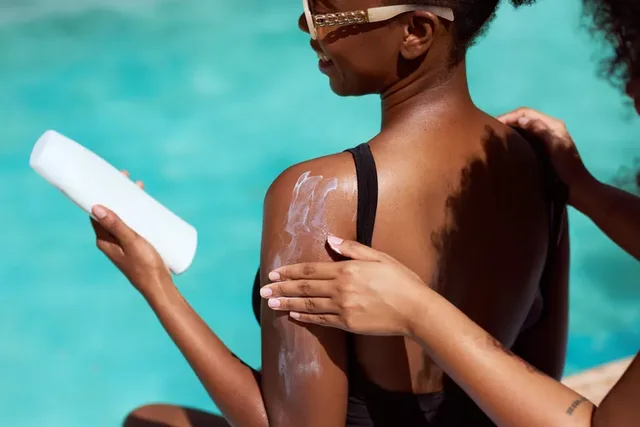 Si të zgjidhni kremin e duhur kundër diellit? Ja çfarë duhet të din
