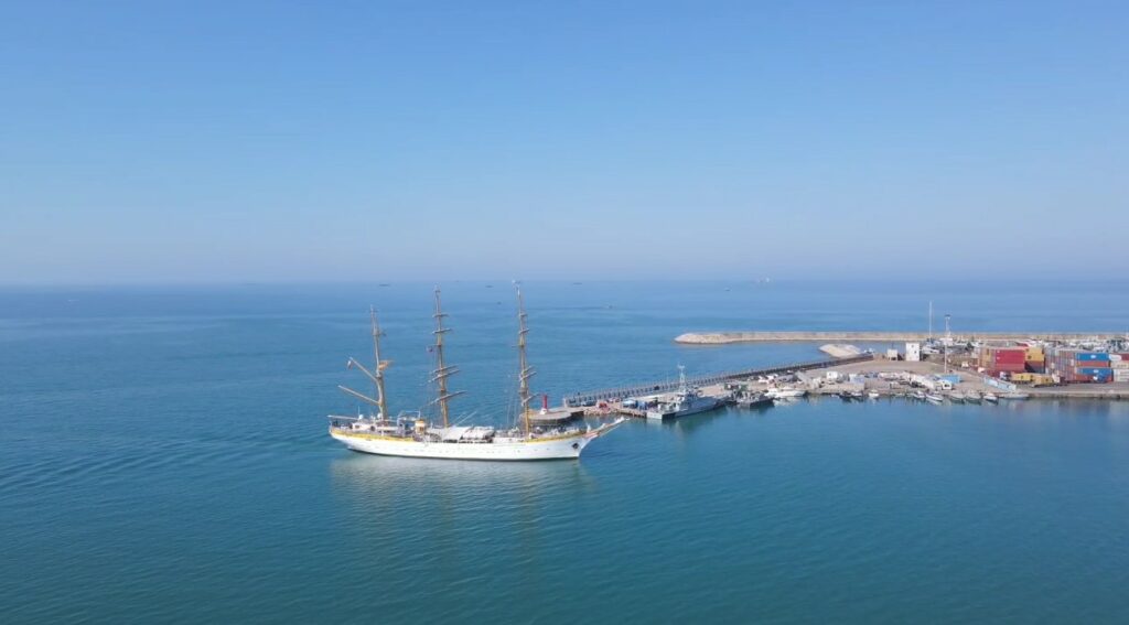 Simbol i traditës rumune, mbërrin në portin e Durrësit veliera “Mircea”