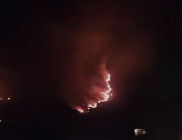 Situata me zjarret/ Vihen nën kontroll zjarret në fshatin Shalës, ja vatra ende aktive