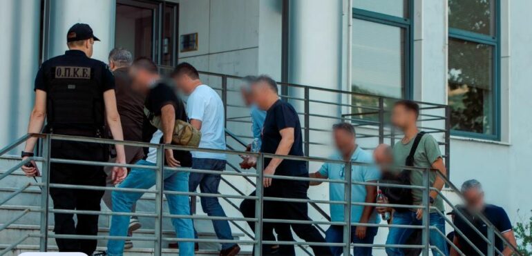 Skandali në Qafë Botë/ Doganierët kërkojnë “kafe” për të kaluar kufirin, zbardhen përgjimet